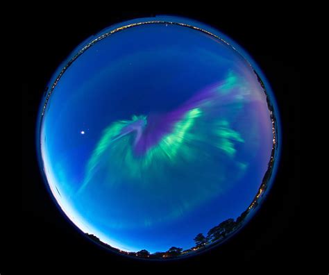 Stunning time-lapse video shows four hours of aurora borealis in two ...