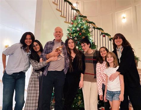 Bruce Willis' Family Unwraps Gifts & Cozies Up To Watch His Movie 'Die ...