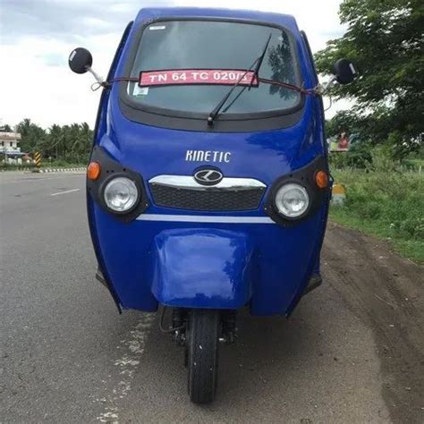 Kinetic Green E Rickshaw Loader, Vehicle Capacity: 2 Seater, Model Name ...