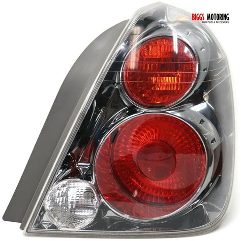 2005-2006 Nissan Altima Passenger Right Side Rear Tail Light 32952