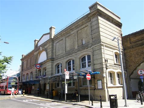 Putney Bridge station - A Picture from Wimbledon to Edgware Road ...