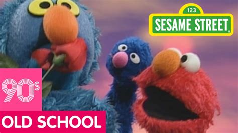 Sesame Street: Elmo and Grover Sing Red & Blue - YouTube