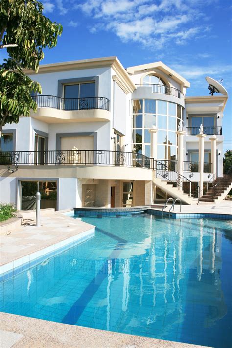 modern 2 story house with pool - Earlean Stpierre