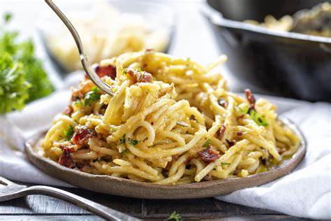 Spaghetti Carbonara | Recipe | Easy pasta recipes, Easy pasta dinner ...