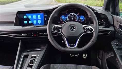 Volkswagen Golf GTE interior, dashboard & comfort | DrivingElectric