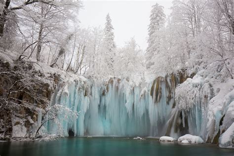 Plitvice Lakes National Park Croatia | Winter and Summer - 7 Days Abroad