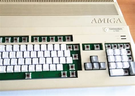 Commodore Amiga 500 mechanical keyboard upgrade - Geeky Gadgets