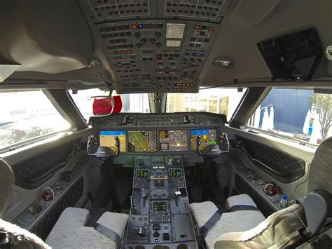 G650 Cockpit | The Gulfstream G650 is a twin-engine business… | Flickr