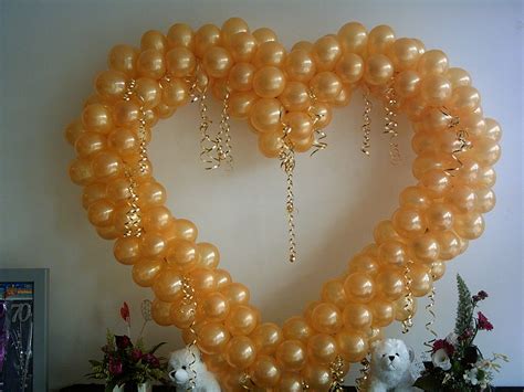 Beautiful Balloon Sculpture for Weddings