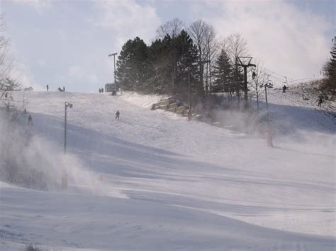 Toronto Ski Hills 2022 Season: Earl Bales to Open January 15 ...