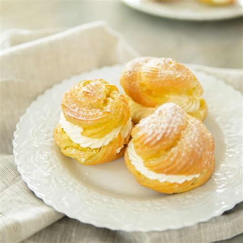 Easy Cream Puffs (Classic German Windbeutel Version) - dirndl kitchen