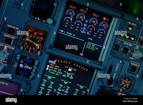 Cockpit Airbus A340 600 Instrumente Anzeigen Stock Photo - Alamy