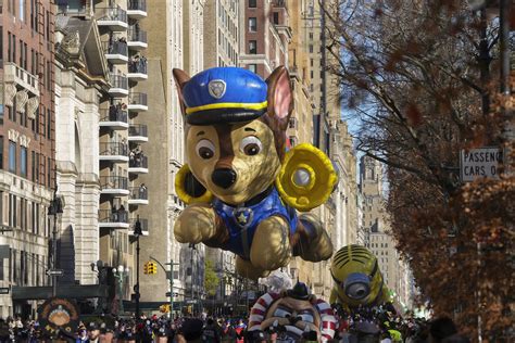 Balloons, bands and Santa: Macy’s Thanksgiving Day Parade ushers in ...