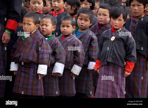 Bhutanese school uniform hi-res stock photography and images - Alamy