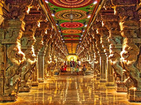 The breathtaking Pillar Hall in the Meenakshi Temple in Madurai,India ...