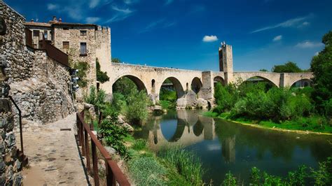 Image of Medieval bridge, Besalú by Gert Lucas | 1042674