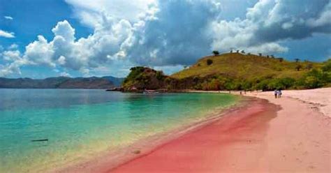 Yuk Berburu Keindahan Pantai Tiga Warna di Malang