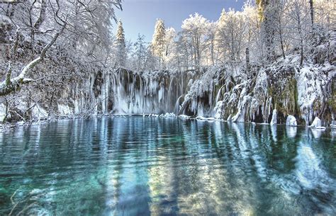 The winter wonderland of Plitvice lakes - Amazing Natural Beauty