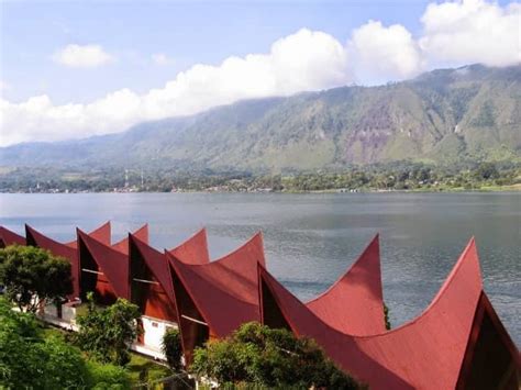 Pulau Samosir Di Danau Toba Yang Sangat Indah - Rekomendasi Tempat ...