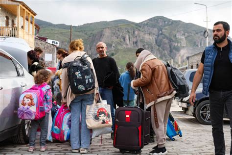 Armenians flee Nagorno-Karabakh after Azerbaijan offensive