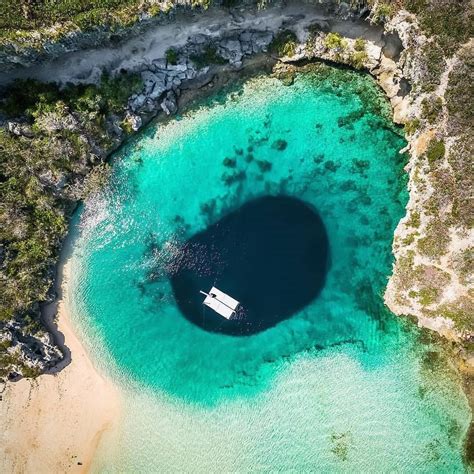 Deans Blue Hole, Long Island, Bahamas. This is the worlds second ...