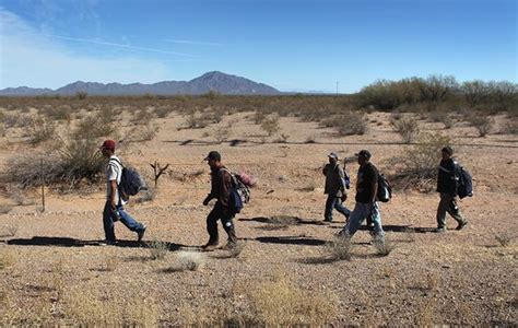 Lateral deportation: Migrants crossing the Mexican border fear a trip ...