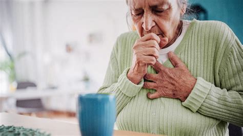 Acute bronchitis: Symptoms, causes, treatment, and more