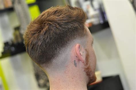 The mid skin fade - a masculine, sporty hairstyle for gents