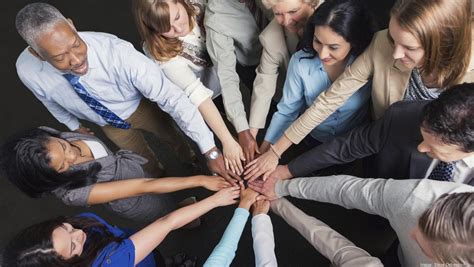 How a daily huddle can reinforce your company's culture - Chicago ...