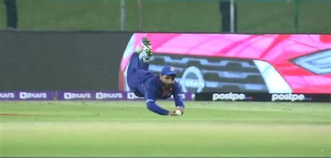 T20 WC: Watch: Ravindra Jadeja Misses To Take The Catch Of The ...