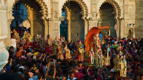 Gangaur Festival 2024 - Date, Significance, Major Attractions | Adotrip.com