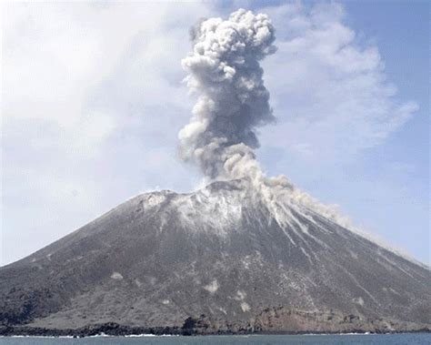 Krakatoa Volcano, Indonesia - Image of the Week - Earth Watching