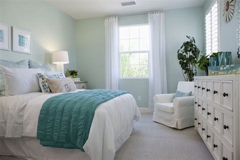 Green Bedroom Photos and Decorating Tips