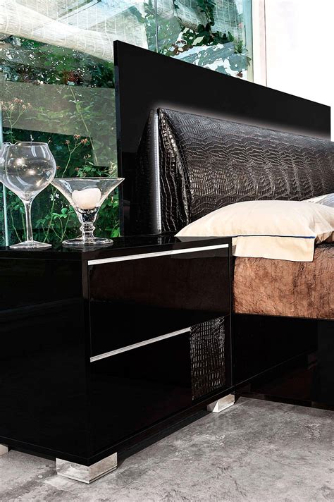 Made in Italy Leather Modern Bedroom Sets feat. Lighting Seattle ...