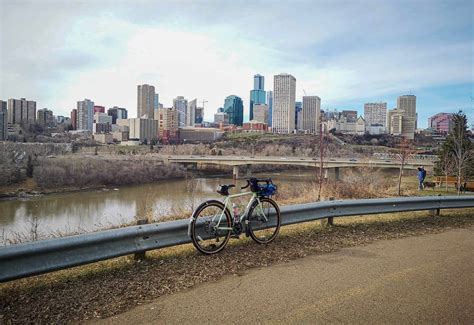 Edmonton’s New Parking Rule Is an Urban Planner’s Dream