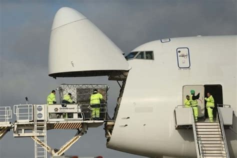 How Does The Boeing Dreamlifter's Swing Tail Door Work? - Simple Flying