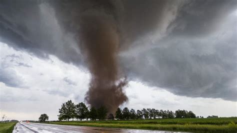 At Least 2 People Dead As Tornadoes Rip Through Southern States | BIN ...