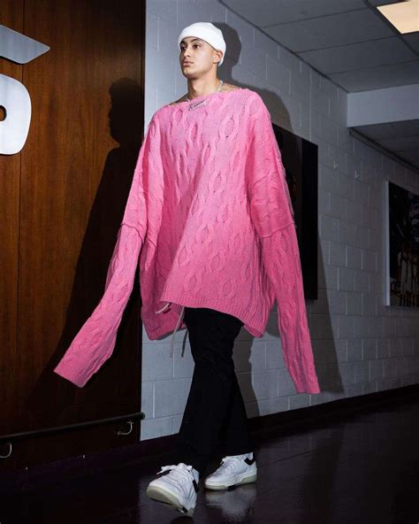 Noah Lyles makes a fashion statement upon his arrival at NYC Grand Prix ...