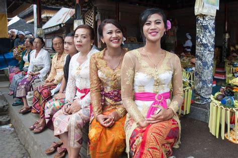 Indonesia National Costume : Balinese Man Dressed In A National Costume ...