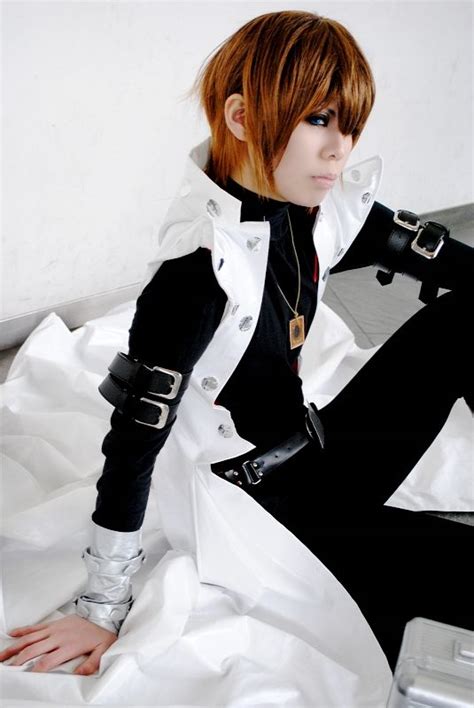 Yu-Gi-Oh Cosplay Seto Kaiba This looks just like him! It's amazing ...