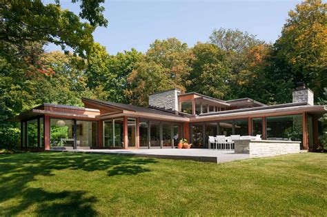 Midcentury lake house gets a dramatic transformation in Minnesota ...