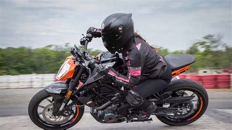 🎃 KTM DUKE 250 *TOP SPEED* en CIRCUITO INCREÍBLE SONIDO 🧡 - YouTube