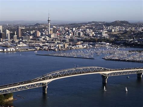 Auckland Harbour Bridge - Swiss-Belsuites Victoria Park