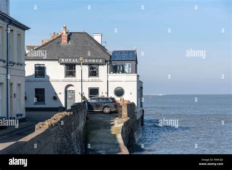 Royal_george_appledore hi-res stock photography and images - Alamy