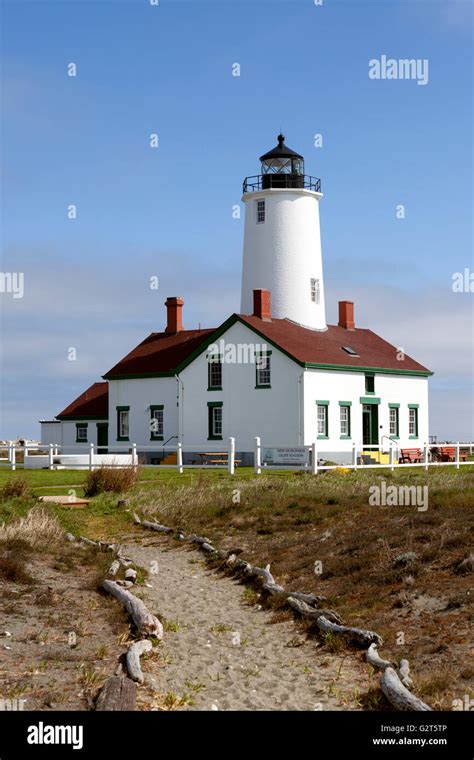 Dungeness spit lighthouse hi-res stock photography and images - Alamy