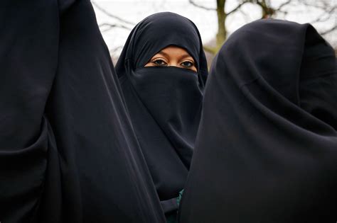 For Muslim Women in Niqabs, the Pandemic Has Brought a New Level of ...