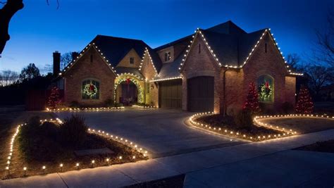 HOW TO START A CHRISTMAS LIGHT INSTALLATION BUSINESS