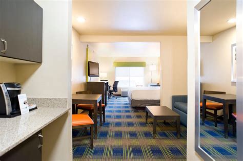 Holiday Inn Express Hotel & Suites Brookings in Brookings (SD) - Room ...