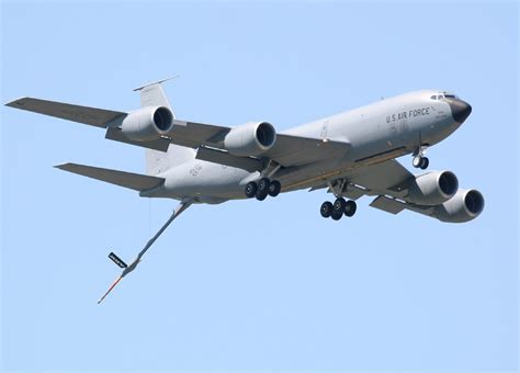 KC-135 Stratotanker Aerial Refueling Aircraft |US Military Aircraft Picture