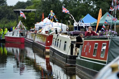 Crowds flock to Whitchurch Canal Festival - in pictures | Shropshire Star